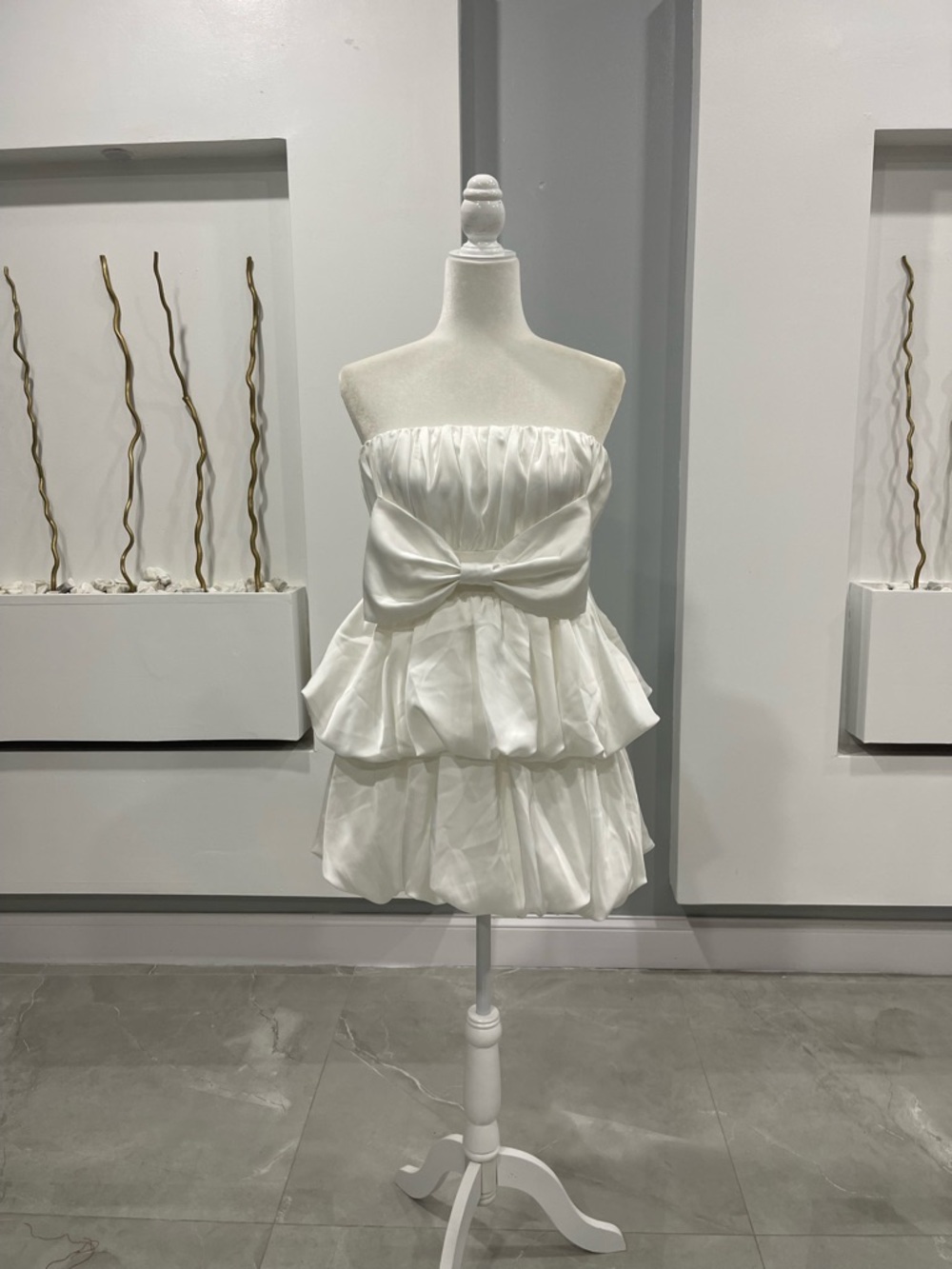 Selfie Leslie White Strapless Tiered Bow Mini Dress